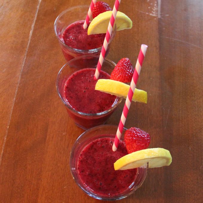 lemonade-strawberry-slushie-mealdiva