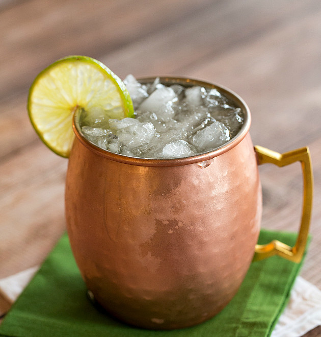 How do you make a Moscow Mule cocktail?