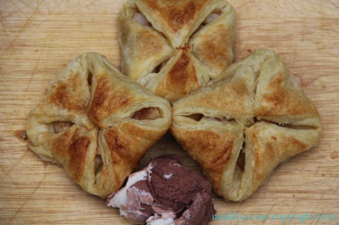 Puff Pastry Filled Fall-Fruit Pockets