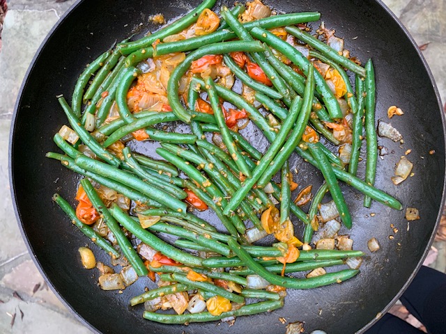Sautéed Green Bean with Garlic, Onion and Tomatoes